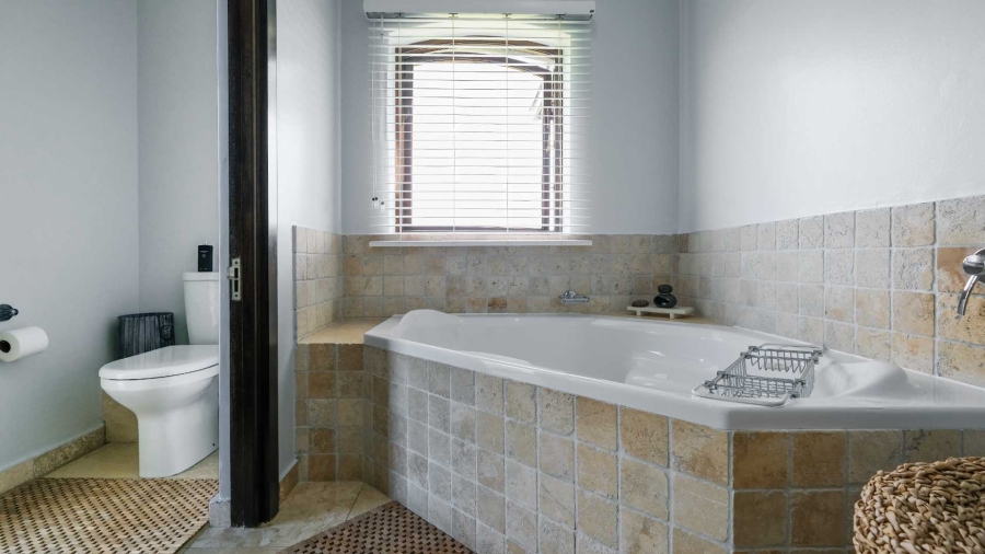5 Bedroom Property for Sale in Oubaai Western Cape
